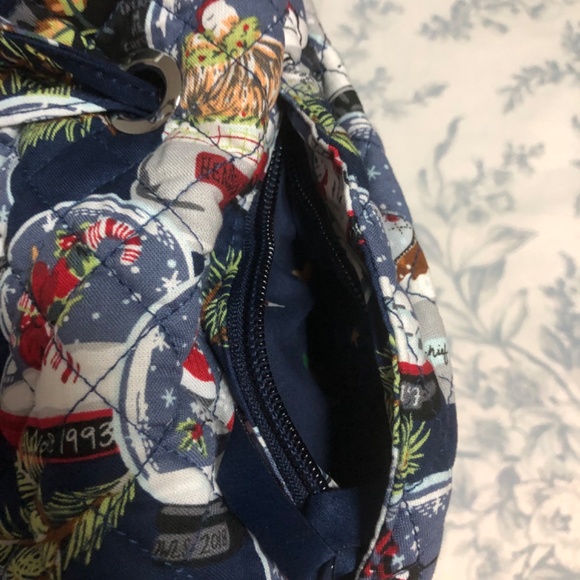 Vera Bradley NWT Christmas motif shoulder bag - Picture 4 of 6